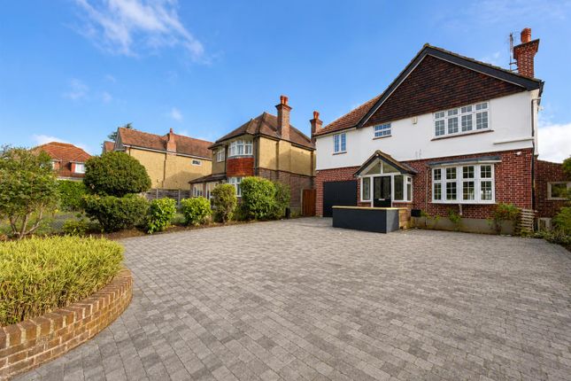 4-bed detached on Vine Lane, Uxbridge, £3,800/mo