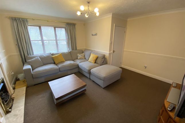 Thumbnail Property to rent in Calder Close, Coventry