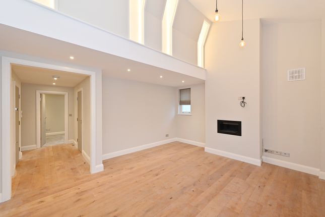 Top Floor Flat, 61, Warwick Gardens, London photo 2