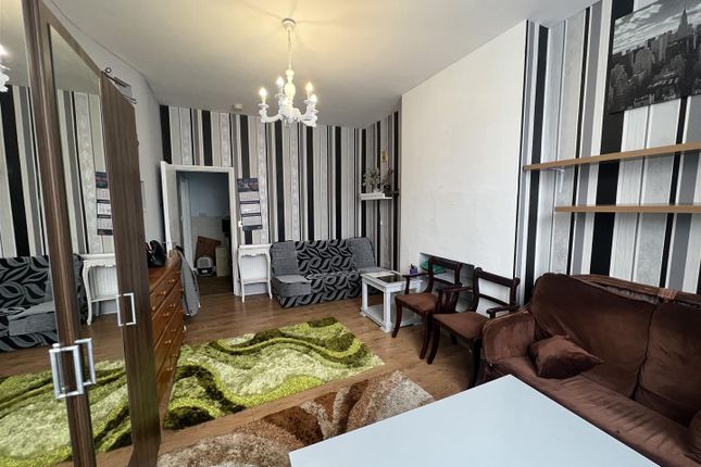 Thumbnail Flat to rent in Broadfield Road, London