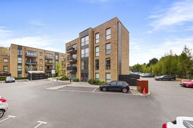 Flat for sale in 8 Old Barn Lane, Surrey