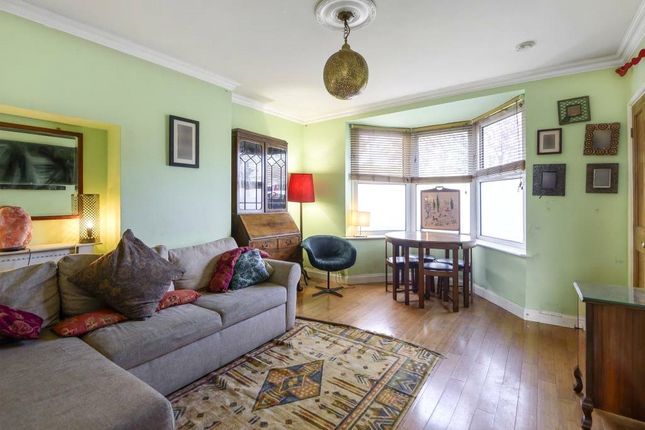 23, Waghorn Road, Harrow photo 2