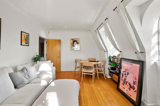 Flat 11, Oak House, 52, Holmesdale Road, Teddington photo 3
