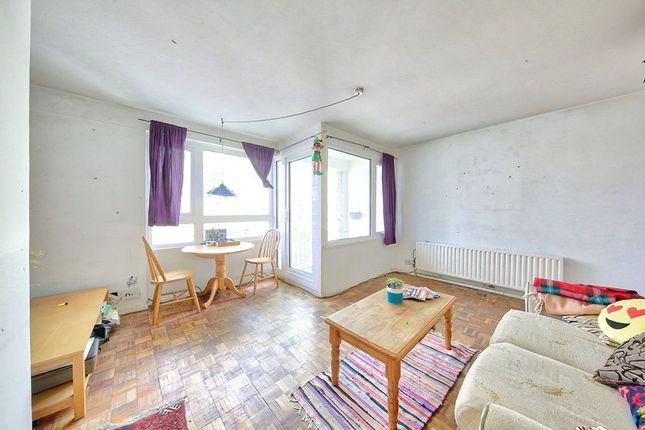 3 bed flat to rent in Clarence Crescent, London SW4