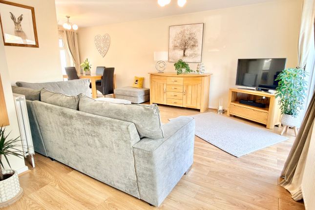 29, Pippins Road, Tewkesbury photo 3