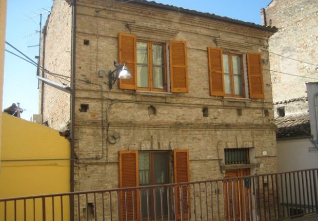 Abruzzo, Pescara, Penne, 2 bedroom town house for sale - 60265827 |  PrimeLocation