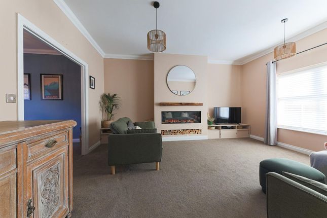 92 Featherstone Grove, Newcastle Upon Tyne photo 4