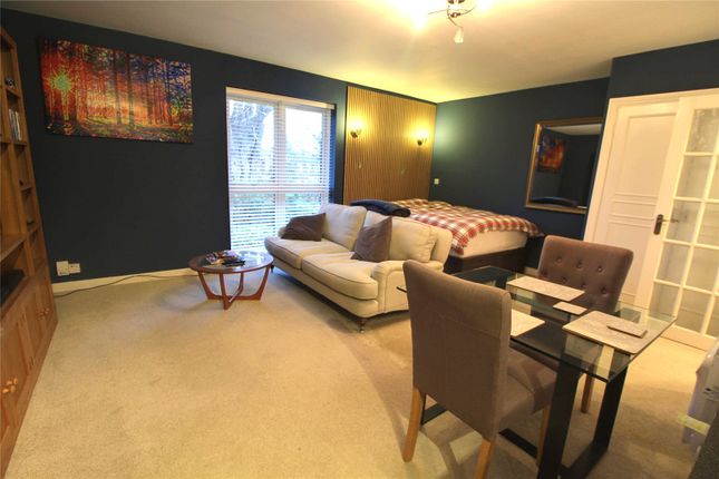49, Postern Green, Middlesex photo 3
