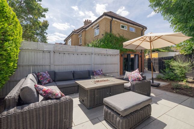 15, Lilac Gardens, London photo 4