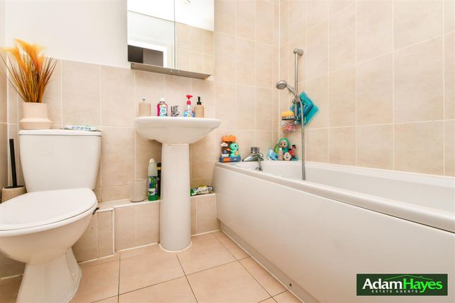 Flat 7 Elderberry Court, 2A Alberon Gardens, London photo 4