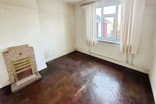 52 High Street, Bridgend photo 3
