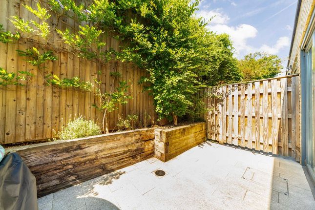 10, Vinery Way, London photo 4