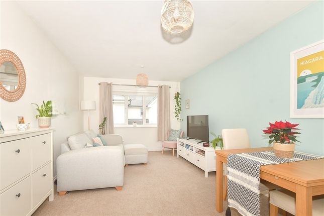 1-bed flat on Gordon Road, Haywards Heath, £119,500