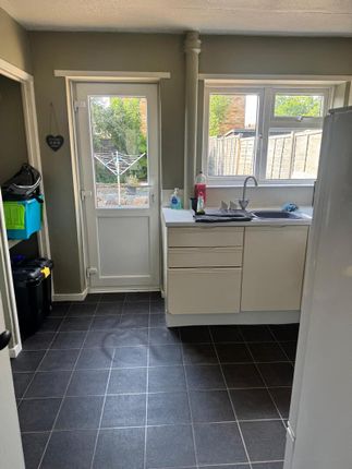 4, Unwin Place, Stevenage photo 4
