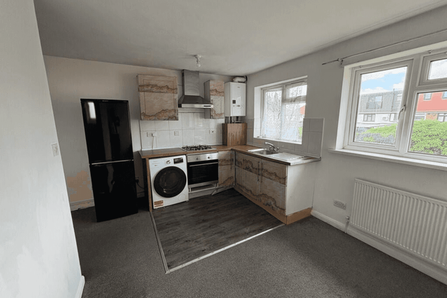 10 Clark Way, Hounslow photo 5