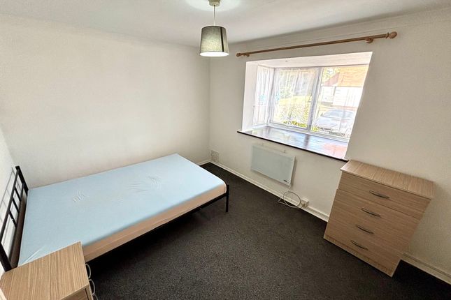 88 Braithwaite Avenue, Romford photo 4