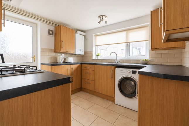 24, Dogfield Street, Cardiff photo 4