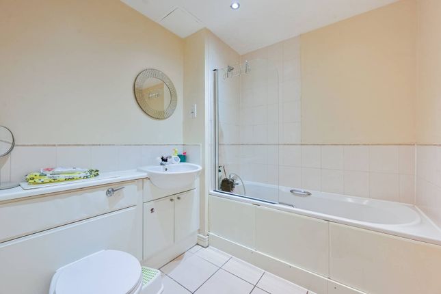 Flat for sale in Granary Mansions, Thamesmead, London