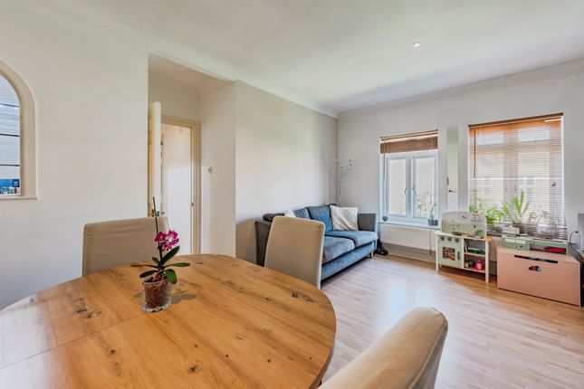 29, Reed Drive, Redhill photo 4