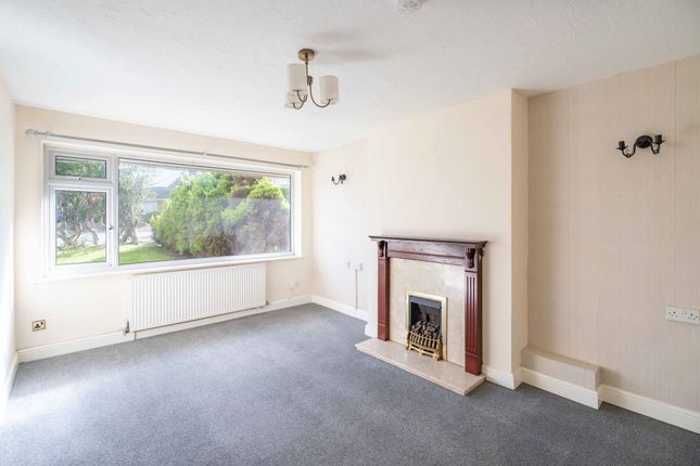 16 Sunningdale Grove, Colwyn Bay photo 2