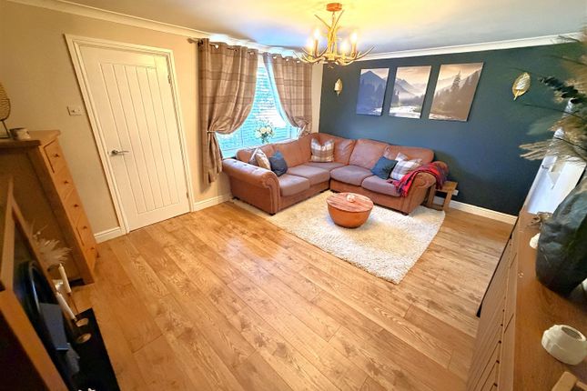 16, Stonepit Drive, Market Harborough photo 2