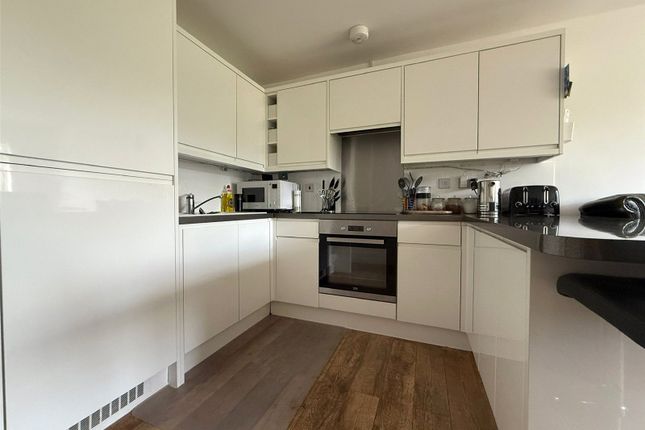 Stanford Court, 23, Winters Way, Waltham Abbey photo 2