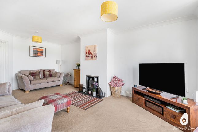 2 Hill Crest, Charndon, Buckinghamshire photo 4