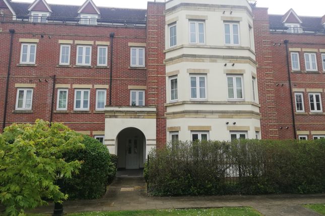 Thumbnail Flat to rent in The Cloisters, London Road, Guildford, Surrey