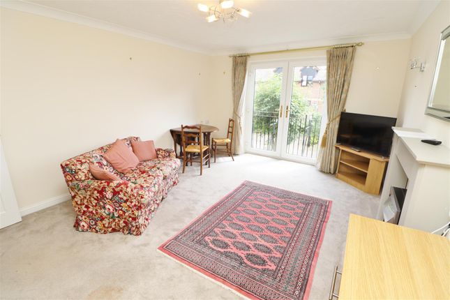 15 Slade Court, Watling Street, Radlett photo 4