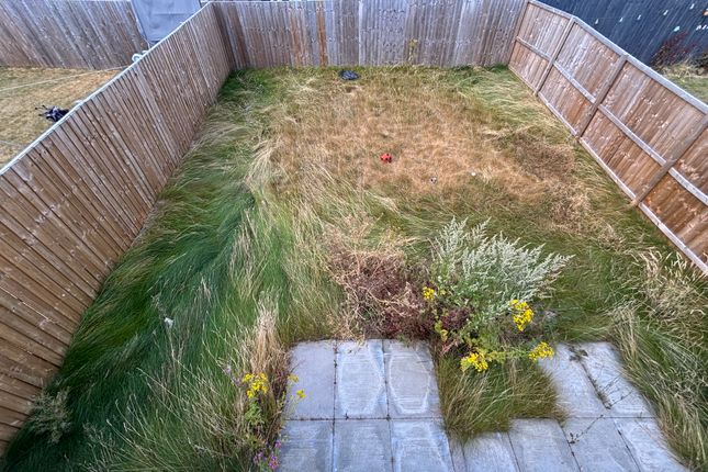 74, Blackthorne Close, Bradford photo 4