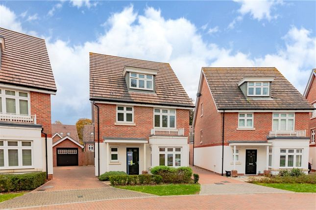 Thumbnail Town house for sale in Tutor Crescent, Earley, Reading