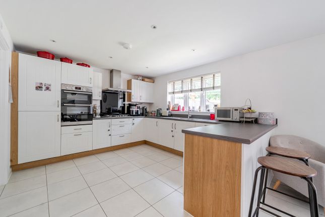 44, Water Lily Way, West Sussex photo 3