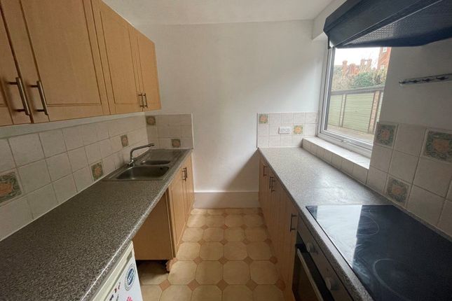 Thumbnail Flat to rent in North Avenue, Stoneygate, Leicester