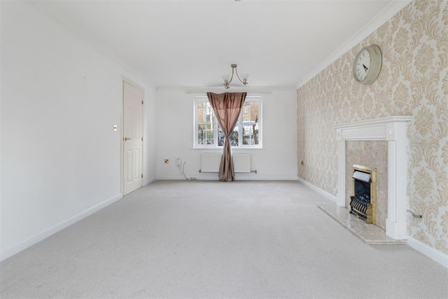 17, Henry Close, Haverhill photo 2