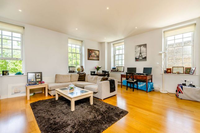 Thumbnail Flat to rent in Clapham Common South Side, Clapham South, London