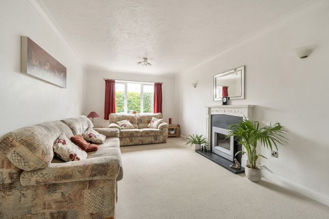 18, Wychwood Close, Oxfordshire photo 3