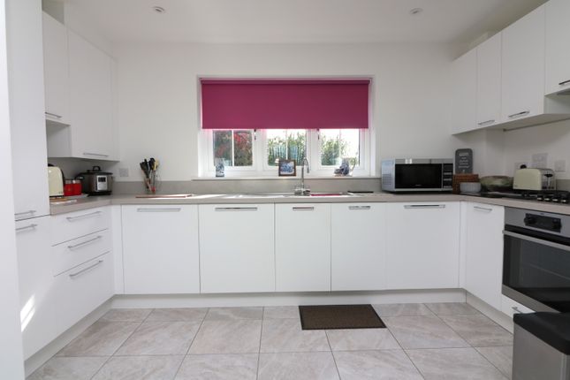 52 Alliss Gardens, Sandwich photo 2