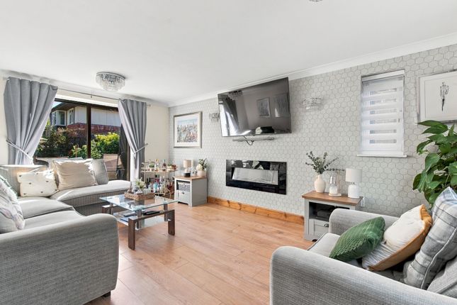 28 Field Park, Bracknell photo 2