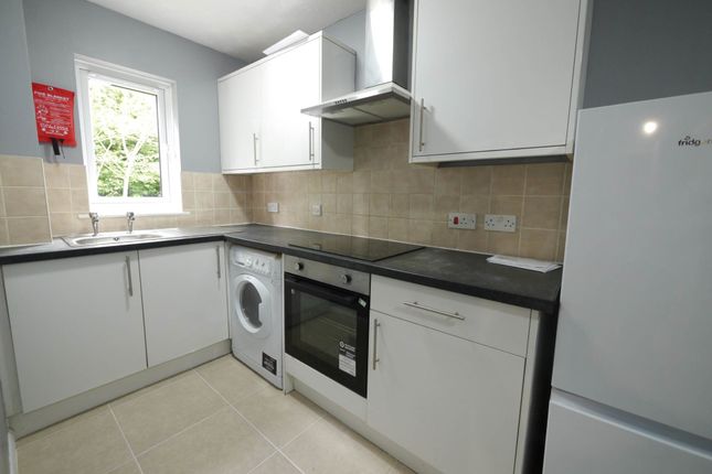 14, Tomsfield, Hatfield photo 2
