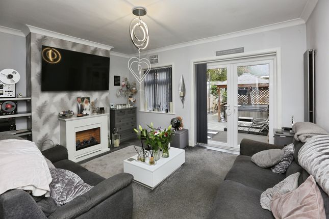 Carisbrooke Drive, Southampton photo 4