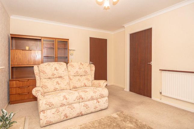 17, Galloway Court, Pudsey photo 4