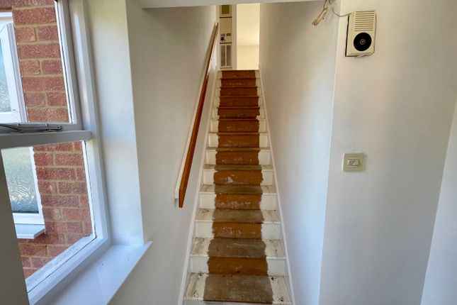 8, Campania Grove, Luton photo 3