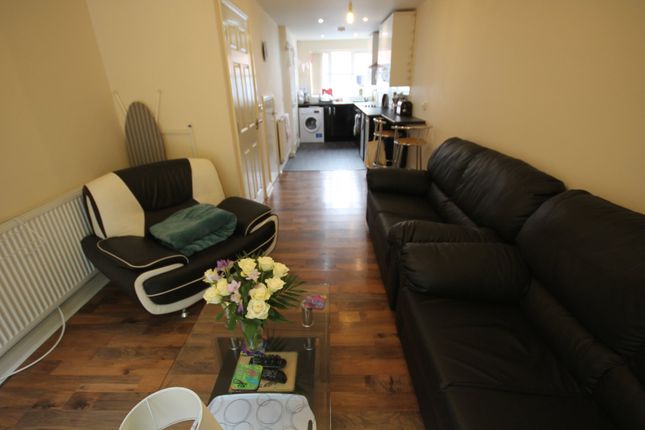 Town house to rent in Blue Fox Close, West End, Leicester