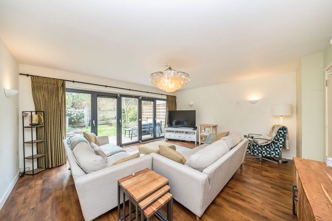 22 Axis Court, Woodland Crescent, London photo 3