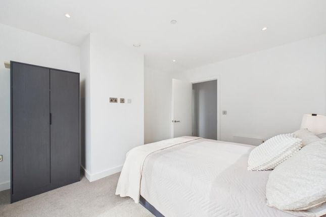 15 Victoria Road, Barnet photo 2