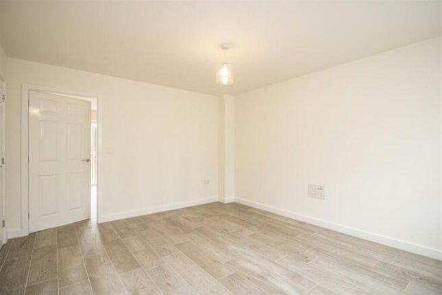 38, Wisteria Drive, Nottingham photo 4