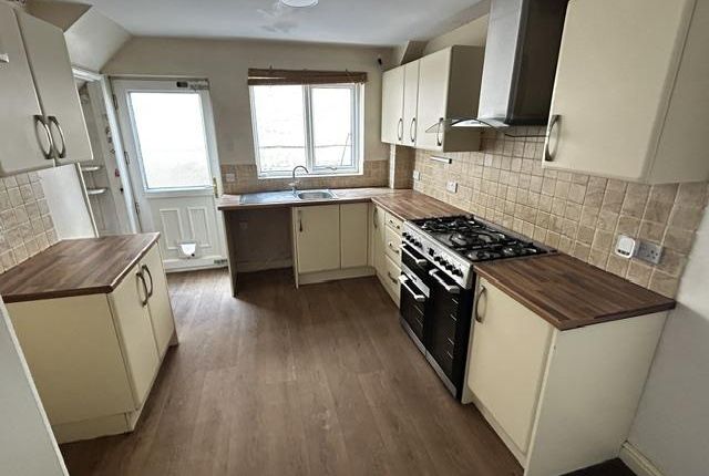 7, Plumpton Avenue, Mexborough photo 4