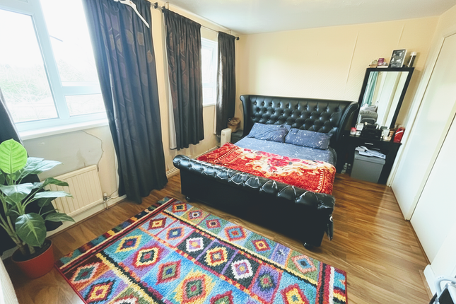 104 Crome House, Northolt photo 4