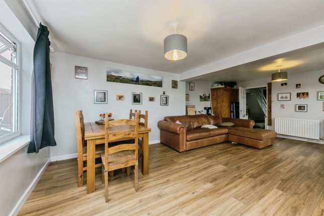 1, Oak Close, Uttoxeter photo 4