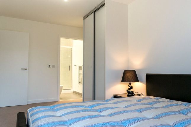 Flat 306, Sculpture House, 4, Killick Way, London photo 3